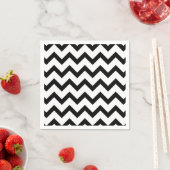 Serviette En Papier Lignes de motif en chevron noir simple rétro (En situation)