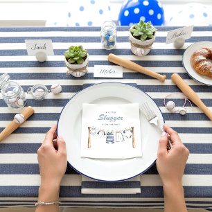 Serviette En Papier Linge de bébé rayé de bleu sur un fil à linge