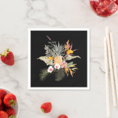 Serviette En Papier Liquide d'hibiscus d'ananas tropical sur noir (En situation)