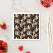 Serviette En Papier Liquide d'hibiscus d'ananas tropical sur noir (En situation)