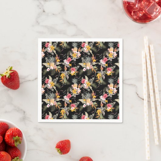 Serviette En Papier Liquide d'hibiscus d'ananas tropical sur noir (En situation)