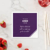 Serviette En Papier Logo Personnalisé Lignes modernes serviettes viole (En situation)