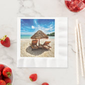 Serviette En Papier Lounge on beach throw pillow (En situation)