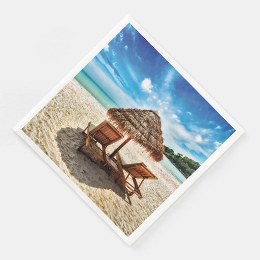 Serviette En Papier Lounge on beach throw pillow (Coin)