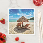 Serviette En Papier Lounge on beach throw pillow (En situation)