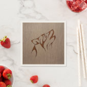 Serviette En Papier Loup howling gravé sur la conception du bois (En situation)