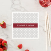 Serviette En Papier Lt Grey Blanc Pois Bourgogne Nom Monogramme (En situation)