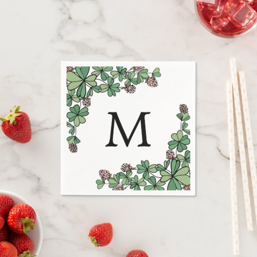 Serviette En Papier Lucky Charm Clover rose Fleurs Monogramme (En situation)