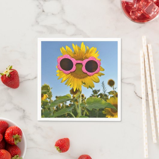Serviette En Papier lunettes de soleil sur tournesol jaune (En situation)