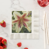 Serviette En Papier Lys d'Orienpet jaune avec Starburst rouge Floral (En situation)