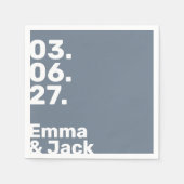 Serviette En Papier Mariage à date verticale bleu ardoise moderne (Devant)