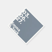 Serviette En Papier Mariage à date verticale bleu ardoise moderne (Coin)