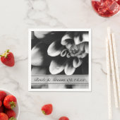 Serviette En Papier Mariage à fleurs noir et blanc Dahlia (En situation)