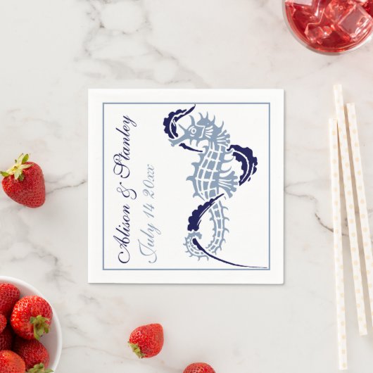 Serviette En Papier Mariage bleu marine et poussiéreux pour hippocampe (En situation)