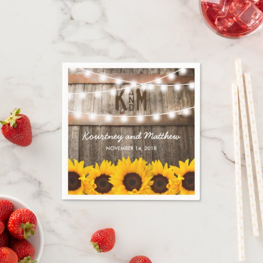 Serviette En Papier Mariage campagnard rustique | Lumières de chaînes (En situation)