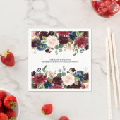 Serviette En Papier Mariage d'aquarelle florale bordeaux et rose (En situation)