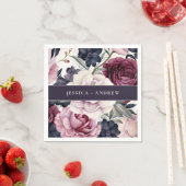 Serviette En Papier Mariage d'aquarelle florale de prune bordeaux (En situation)