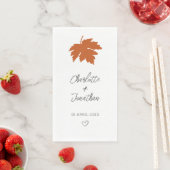 Serviette En Papier Mariage de feuille d'érable d'automne orange (En situation)