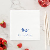 Serviette En Papier Mariage de fleurs blanches à main bleue (En situation)