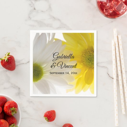 Serviette En Papier Mariage de marguerites jaune et blanc (En situation)