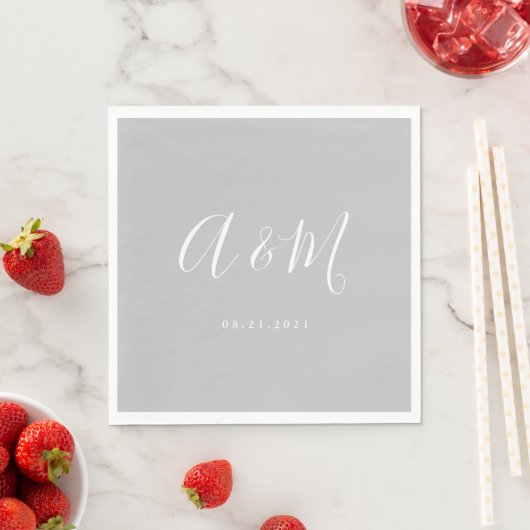 Serviette En Papier Mariage de monogramme blanc argenté (En situation)