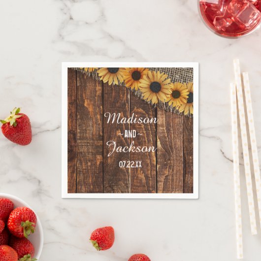 Serviette En Papier Mariage de monogramme de tournesol en bois rustiqu (En situation)