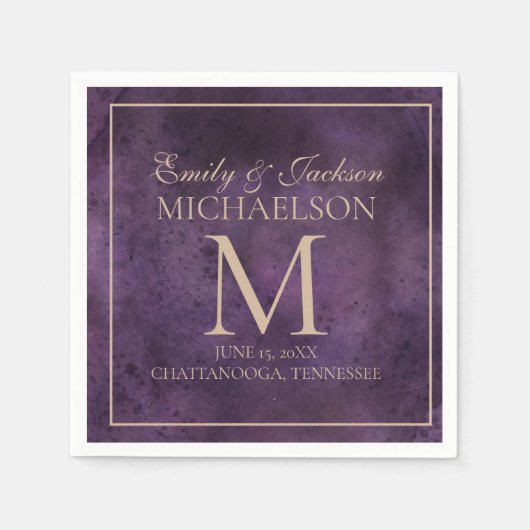 Serviette En Papier Mariage de monogramme d'or violet rustique (Devant)