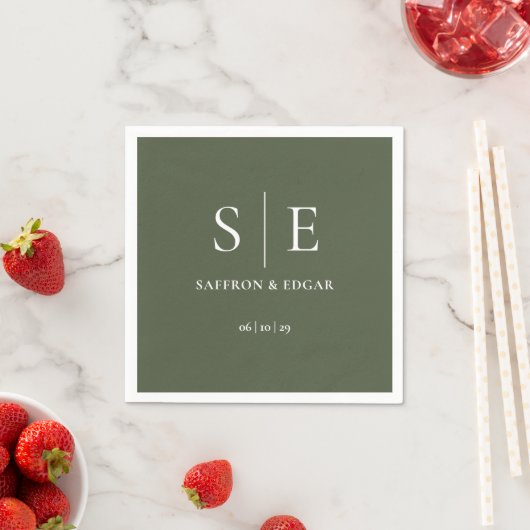 Serviette En Papier Mariage de monogramme vert olive (En situation)