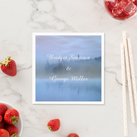 Serviette En Papier mariage de paysage forestier bleu poussiéreux (En situation)