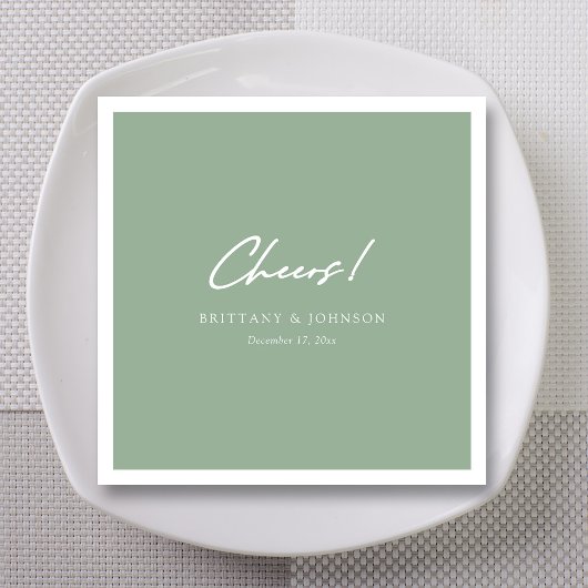 Serviette En Papier Mariage de script personnalisé Sage Green "Cheers"