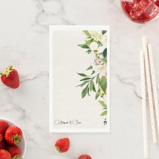 Serviette En Papier Mariage de scripts floraux à la crème élégante (En situation)