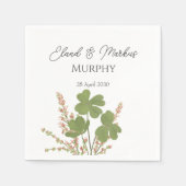 Serviette En Papier Mariage de trèfle vert irlandais moderne (Devant)