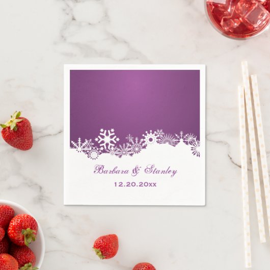 Serviette En Papier Mariage d'hiver blanc violet Snowflake moderne (En situation)