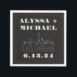 Serviette En Papier Mariage du casino de Las Vegas Skyline<br><div class="desc">Un cocktail Las Vegas Skyline Casino amusant et moderne pour votre événement à Las Vegas! Cette serviette personnalisée est dotée d'une ligne d'horizon Las Vegas et d'une police et d'un texte entièrement personnalisables sur arrière - plan noir graphite. Parfait pour un événement moderne ou classique, ce détail élégant de réception...</div>