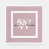 Serviette En Papier Mariage Dusty rose Élégant Monogramme + Noms papie (Devant)