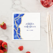 Serviette En Papier Mariage élégant blanc, bleu royal et agate dorée (En situation)