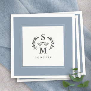 Serviette En Papier Mariage élégant Monogramme Crest Wreath Dusty Blue