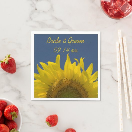 Serviette En Papier Mariage émergent du tournesol jaune (En situation)