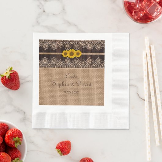 Serviette En Papier Mariage en bois de dentelle rustique (En situation)