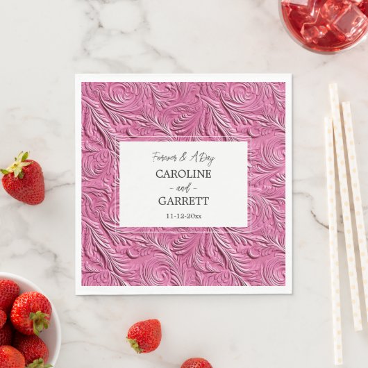 Serviette En Papier Mariage en cuir rose chic (En situation)