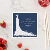Serviette En Papier Mariage en dentelle blanche et Arrière - plan bleu (En situation)