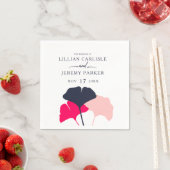 Serviette En Papier Mariage Feuille Bold Modern Navy et Pink Ginkgo (En situation)