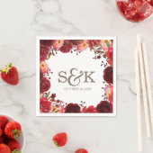 Serviette En Papier Mariage floral de la Bourgogne Marsala Rouge Roses (En situation)