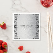 Serviette En Papier Mariage gothique argenté et noir (En situation)