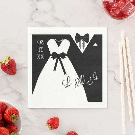 Serviette En Papier Mariage Napkin | Monogramme noir blanc mariée mari (En situation)