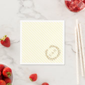 Serviette En Papier Mariage Pastel Lemon Yellow Wreath et Sprig (En situation)