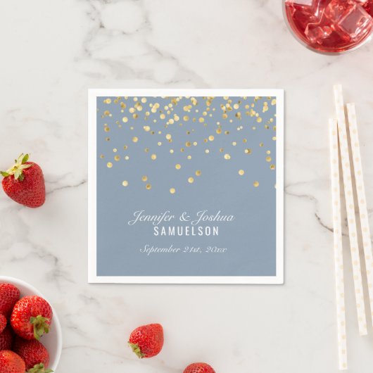 Serviette En Papier Mariage personnalisé Dusty BLUE Gold Confetti (En situation)