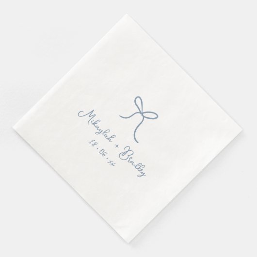 Serviette En Papier Mariage personnalisé Dusty Blue Whimsical Bow (Coin)