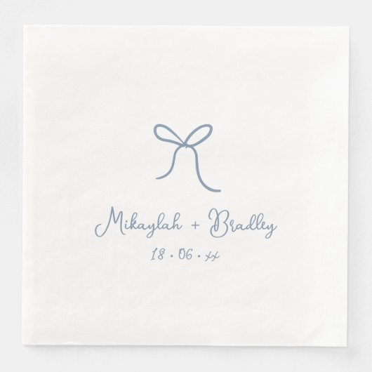 Serviette En Papier Mariage personnalisé Dusty Blue Whimsical Bow (Devant)