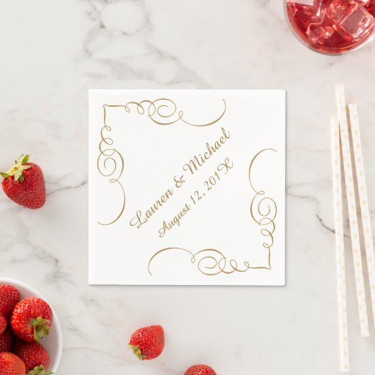 Serviette En Papier Mariage personnalisé Gold Dark Swirl (En situation)